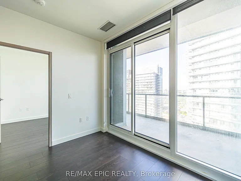 95 McMahon Dr #2715 — Photo 16