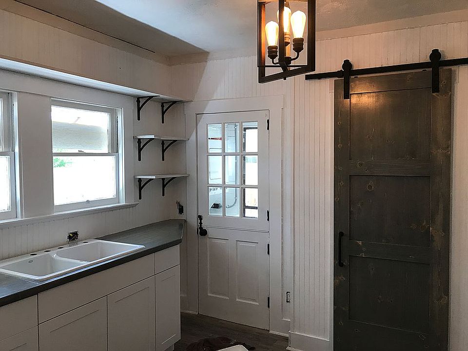 1st image of 705 S Bungalow Ter