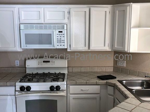 3rd image of 4812 W Rosebay St