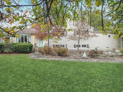 55 E Rogues Path, Huntington Station, NY, 11746