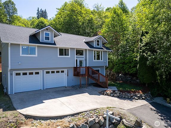 2nd image of 1831 5th St SE