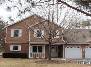 2563 Village Ln APT F, Oshkosh, WI 54904