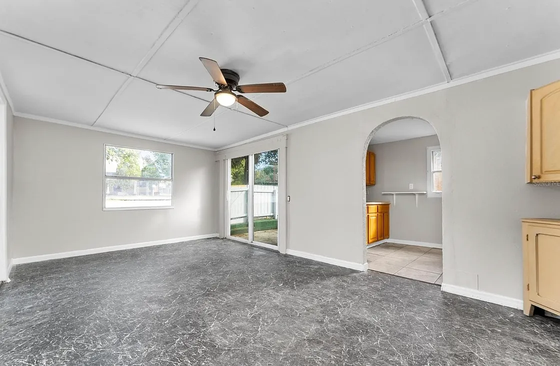 4 bed, 1250 sqft, $2,499 — Photo 4