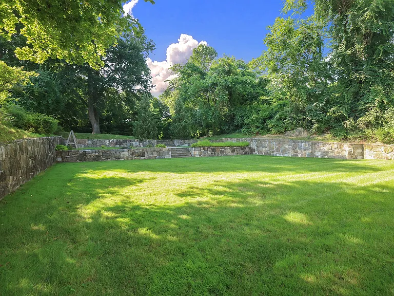 261 Fox Meadow Rd — Photo 9