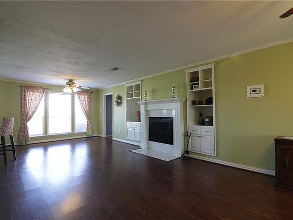 3rd image of 10153 Silver Creek Dr
