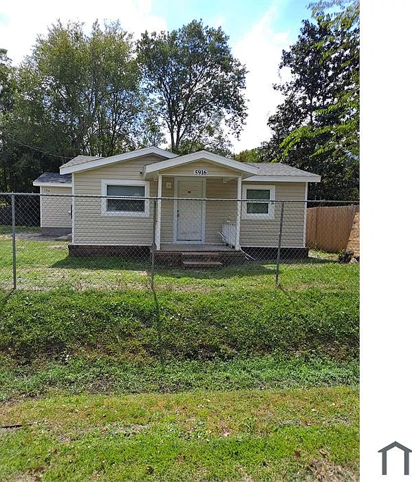 4 bed, 1300 sqft, $1,600 — Photo 1