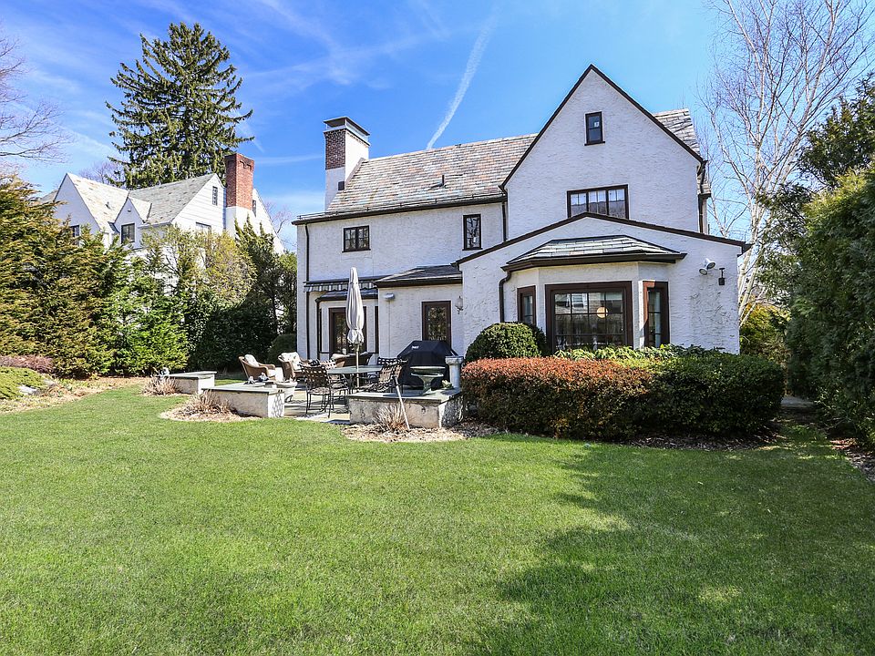 2nd image of 7 Villa Ln