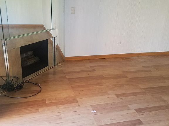5th image of 28682 Lowell Ct N #1