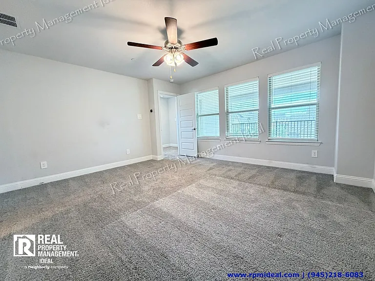 2130 Argolis Dr — Photo 28