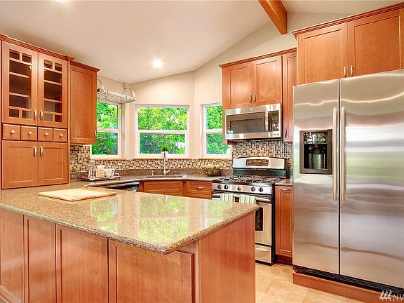 5th image of 5418 Beach Dr SW