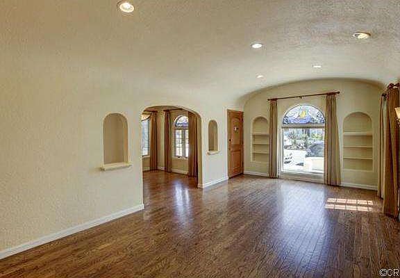 3rd image of 225 1/2 Granada Ave