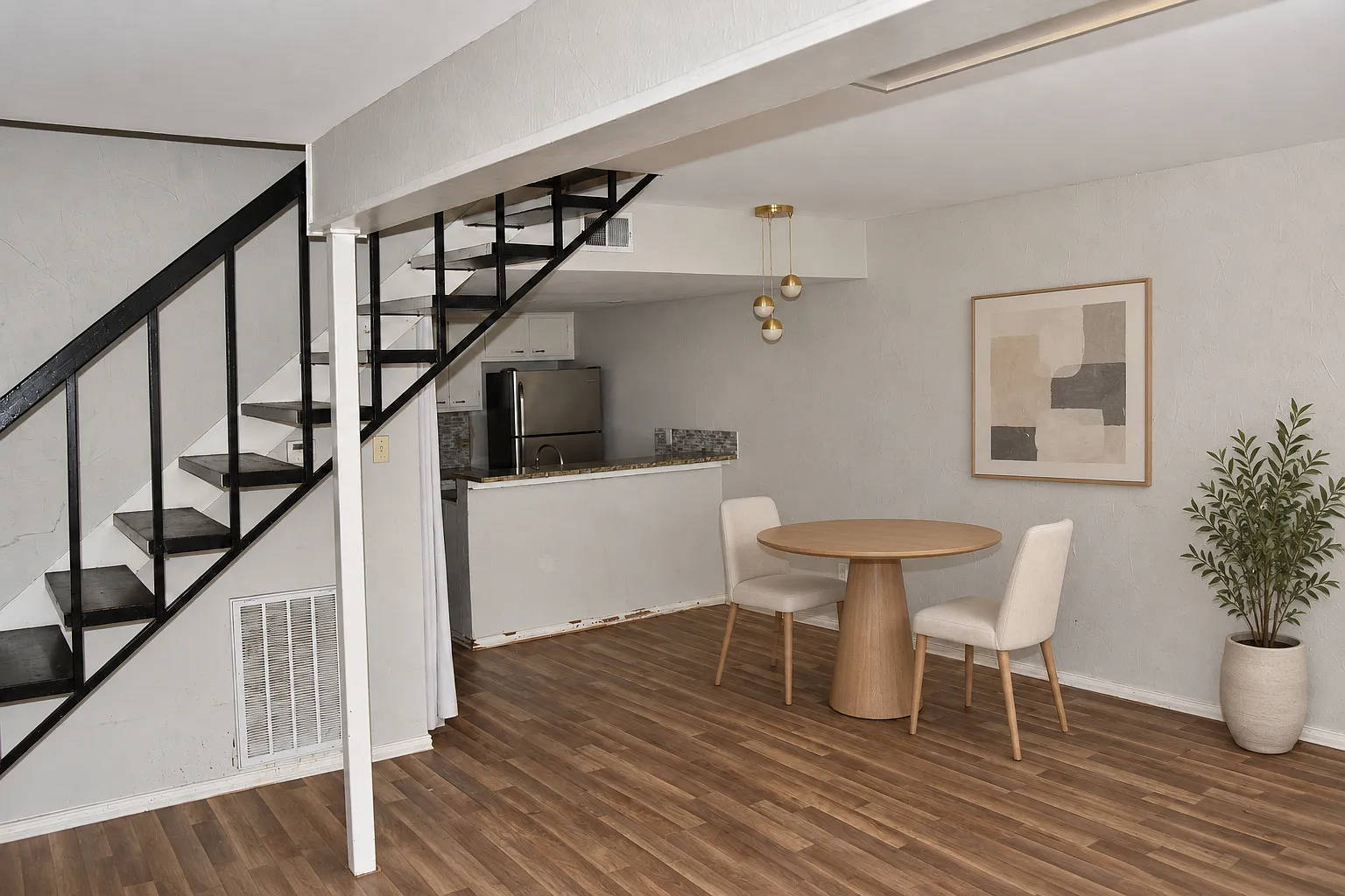 2 bed, 970 sqft, $1,600 — Photo 3