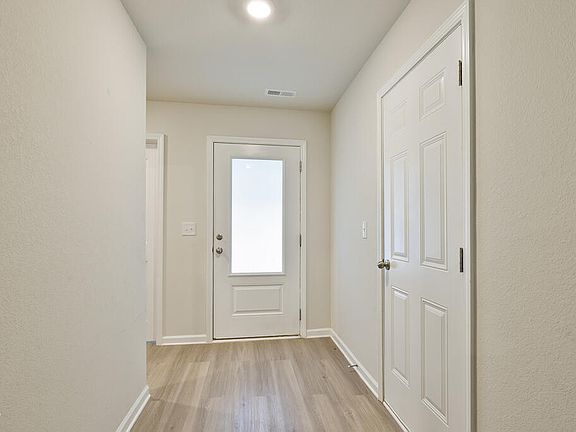 3rd image of 92 Chedworth Dr