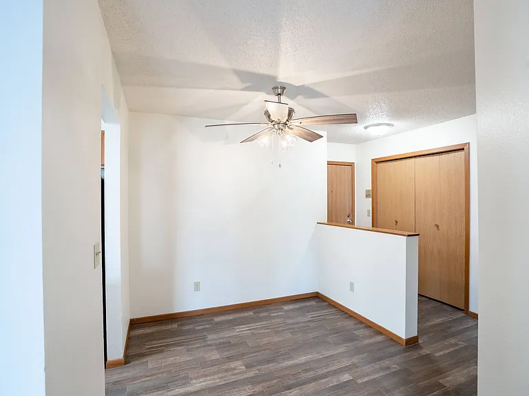 Fargo, ND Westwood Estates | 21B | Dining