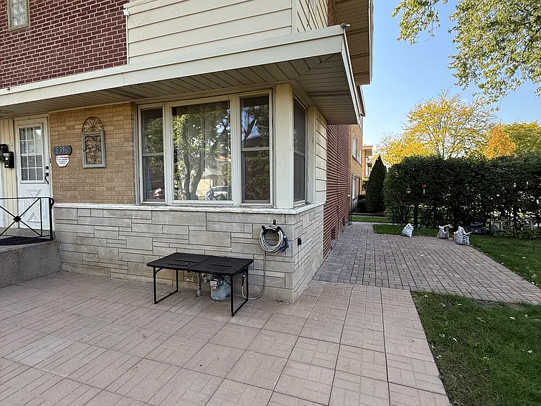 8356 Kilpatrick Ave — Photo 10