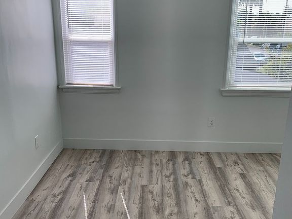 4th image of 2156-2160 N Earl Ave