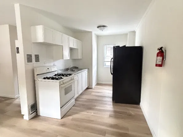5268 S Wayne Rd, Wayne, MI 48184