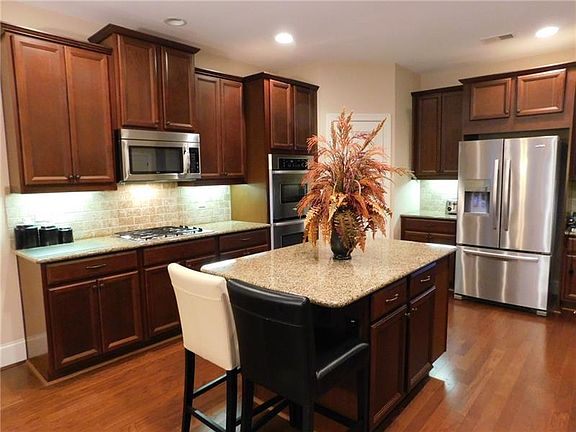 5th image of 2048 Anderson Dr SE