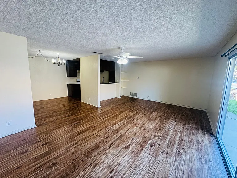 170 W Ripley St — Photo 2
