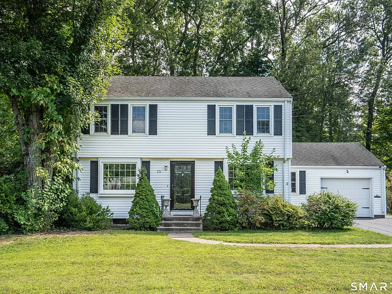 25 Greensview Dr — Photo 1
