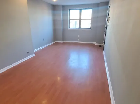 1919 S Broad St #1F, Philadelphia, PA 19148