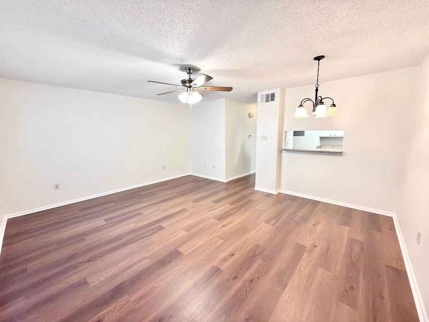 Newly Renovated 1 Bedroom Condo in Parklyn Chase with Community Pool — Photo 3