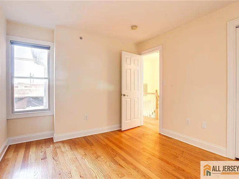112 N Broadway St #B — Photo 15