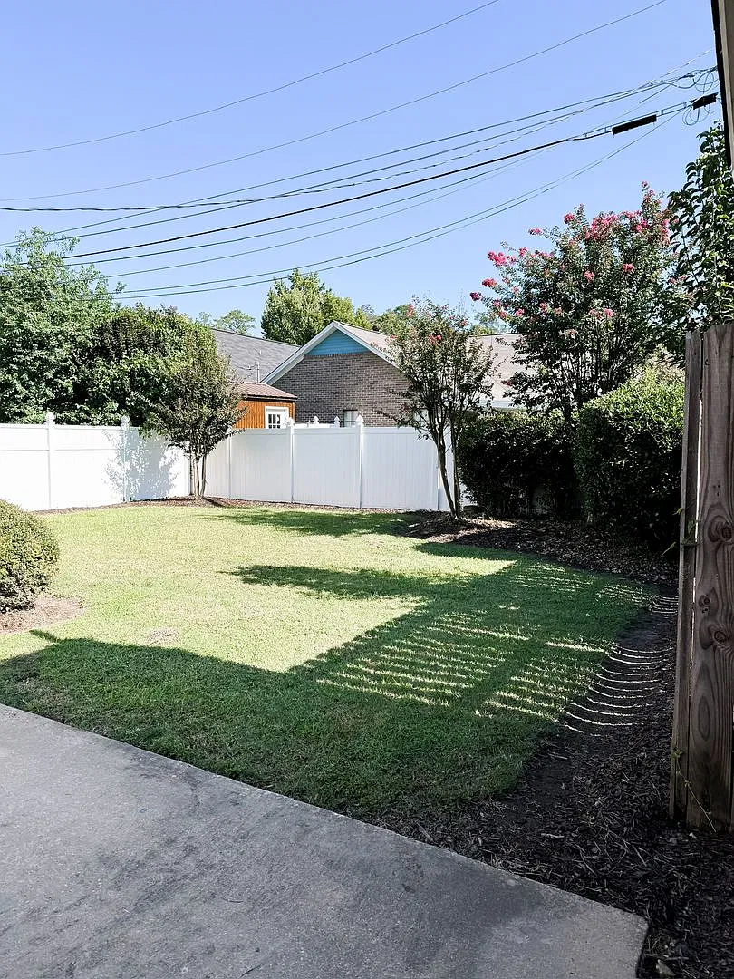 Spacious 3-Bedroom Home with Fenced Backyard & Garage — Photo 2