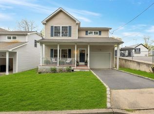 30 Preston St, Port Washington, NY 11050