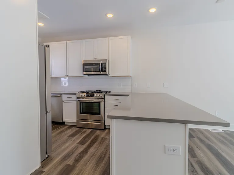 Premier Place II — Photo 7