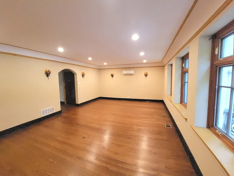 2151 W Granville Ave #1 — Photo 2