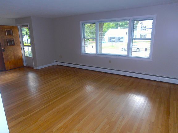 Spacious living room