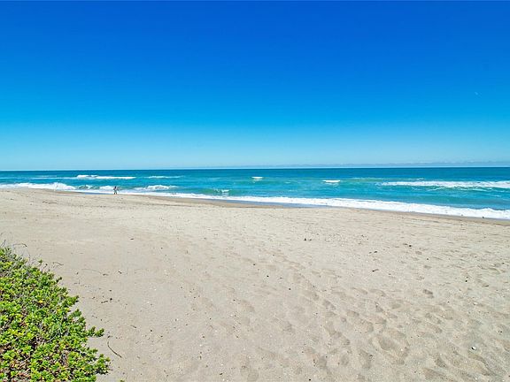 3rd image of 221 NE Plantation Road #213