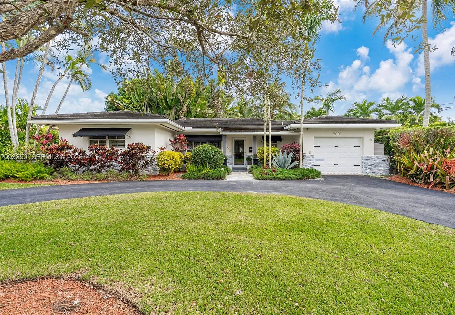 Coral Gables Riviera Sec — Photo 1
