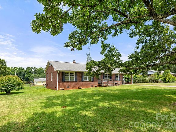 3rd image of 751 Springdale Rd