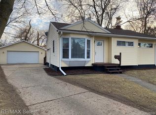 837 Southwood Dr, Fenton, MI