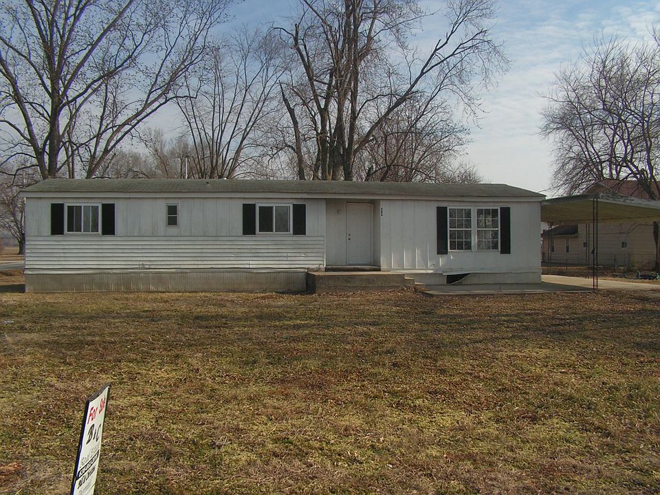 2nd image of 726 Railroad Ave