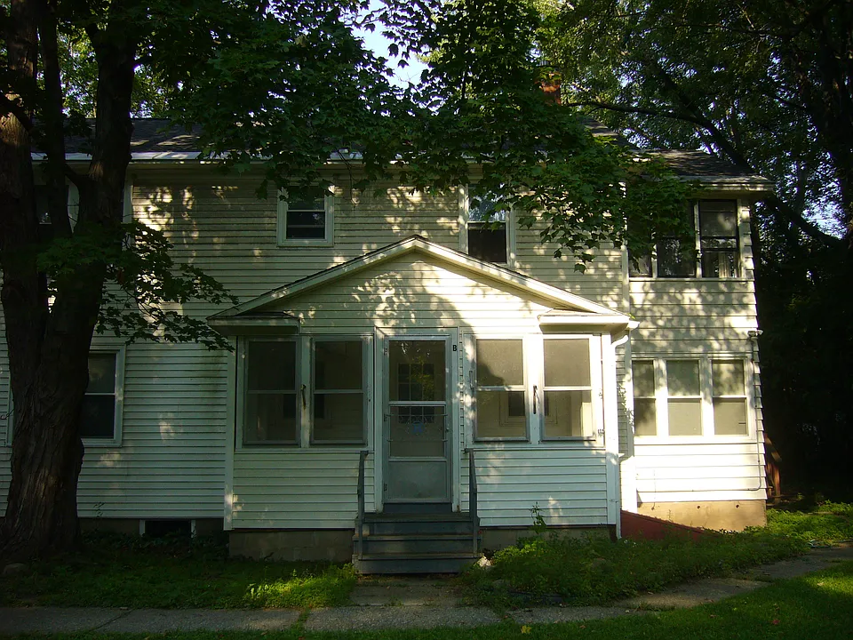 321 E Allen St #B