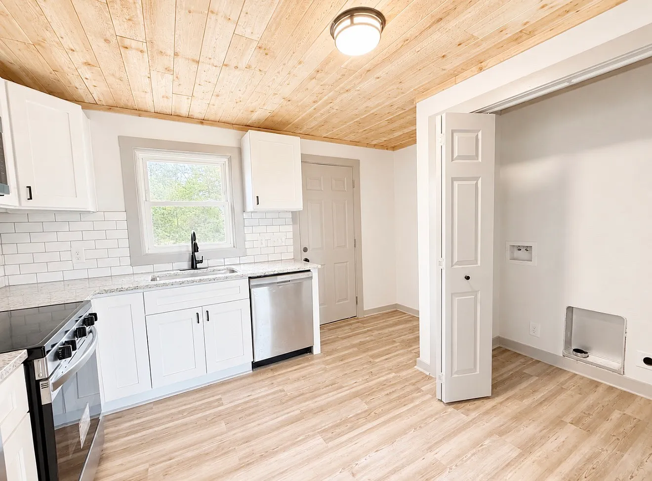 3 bed, 864 sqft, $1,300 — Photo 4