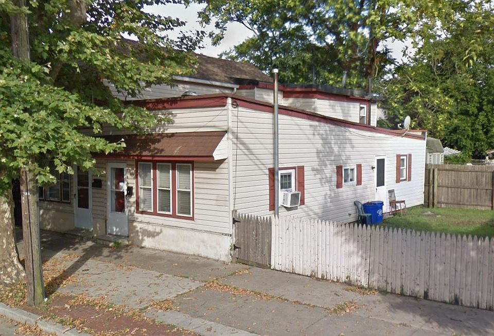 1st image of 111 N Burlington St