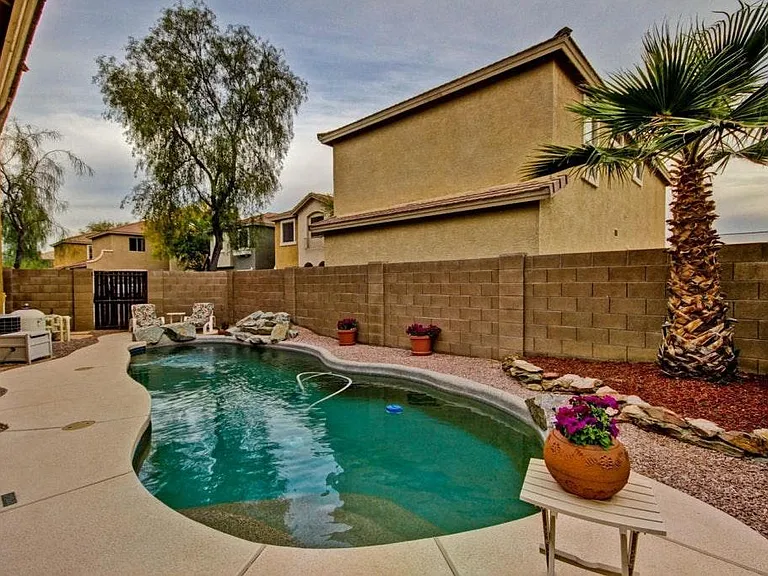 4068 E Melinda Ln — Photo 4