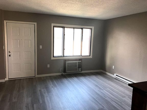 3rd image of 547 4th Ave NW