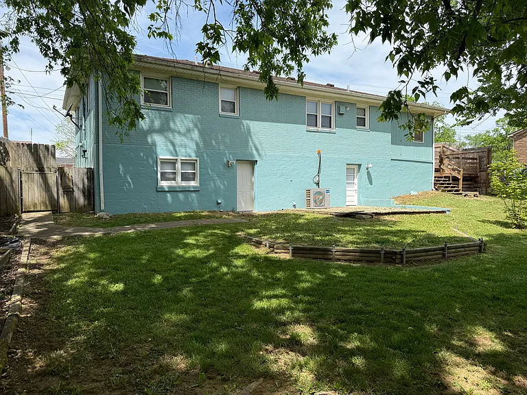 123 Chris Dr — Photo 4