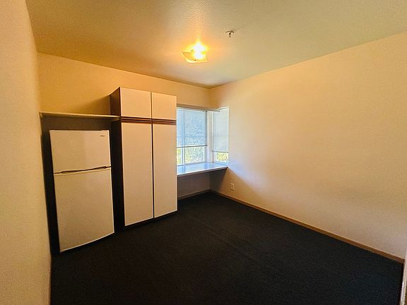 4th image of 4738 19th Ave NE #306