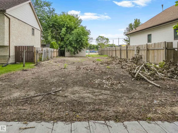 12723 121st St NW, Edmonton, AB T5L 0A8