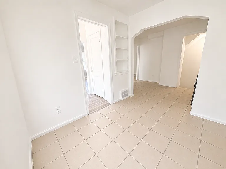 19152 Grandville Ave — Photo 5