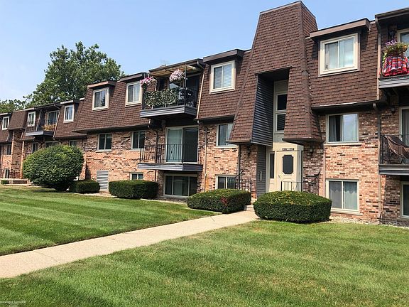 3rd image of 415 Riviera Dr