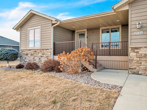 2nd image of 2504 Viking Ave