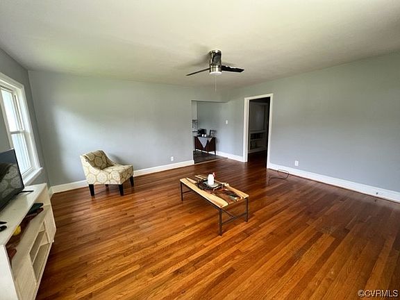 3rd image of 508 Tillar St