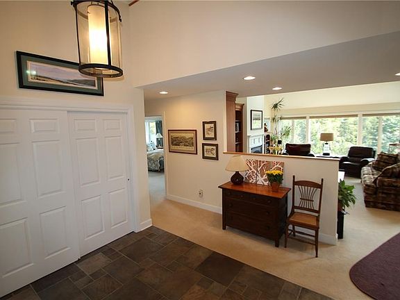 3rd image of 8 Hillside Dr